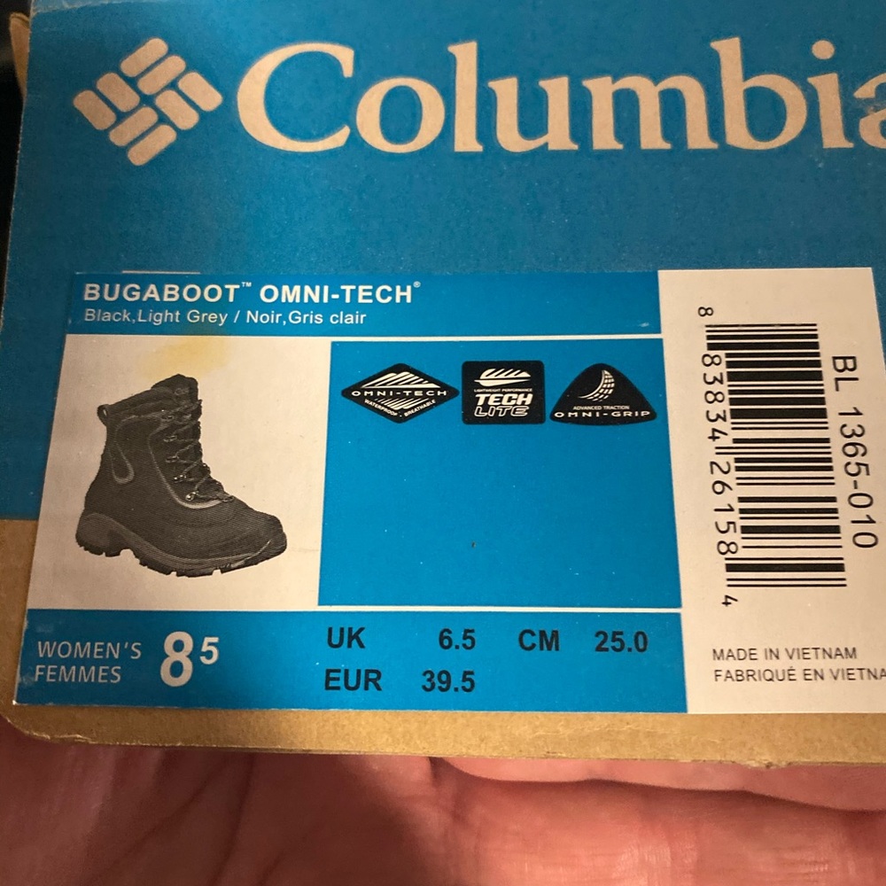 Brand New Columbia Snow Boots size 8.5